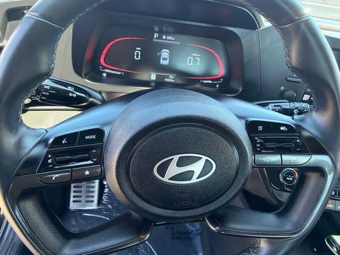 Used 2025 Hyundai Elantra Sport FWD image 17