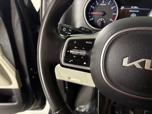 Used 2024 Kia Carnival LX image 20