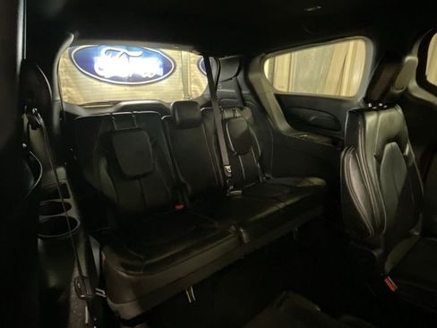 Used 2025 Chrysler Pacifica Select FWD image 13