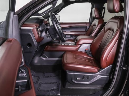 Used 2023 Ford Expedition Limited image 7