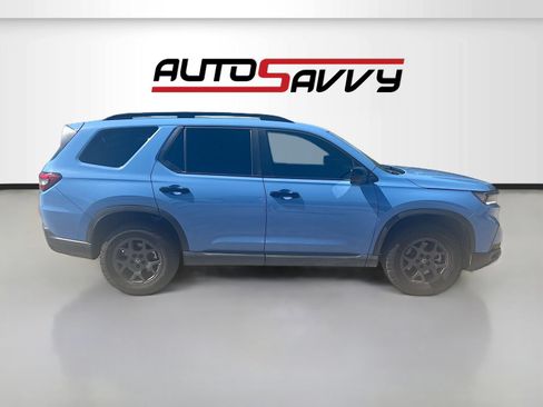 Used 2025 Honda Pilot TrailSport image 8