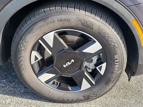 Used 2026 Kia Sportage LX FWD image 9