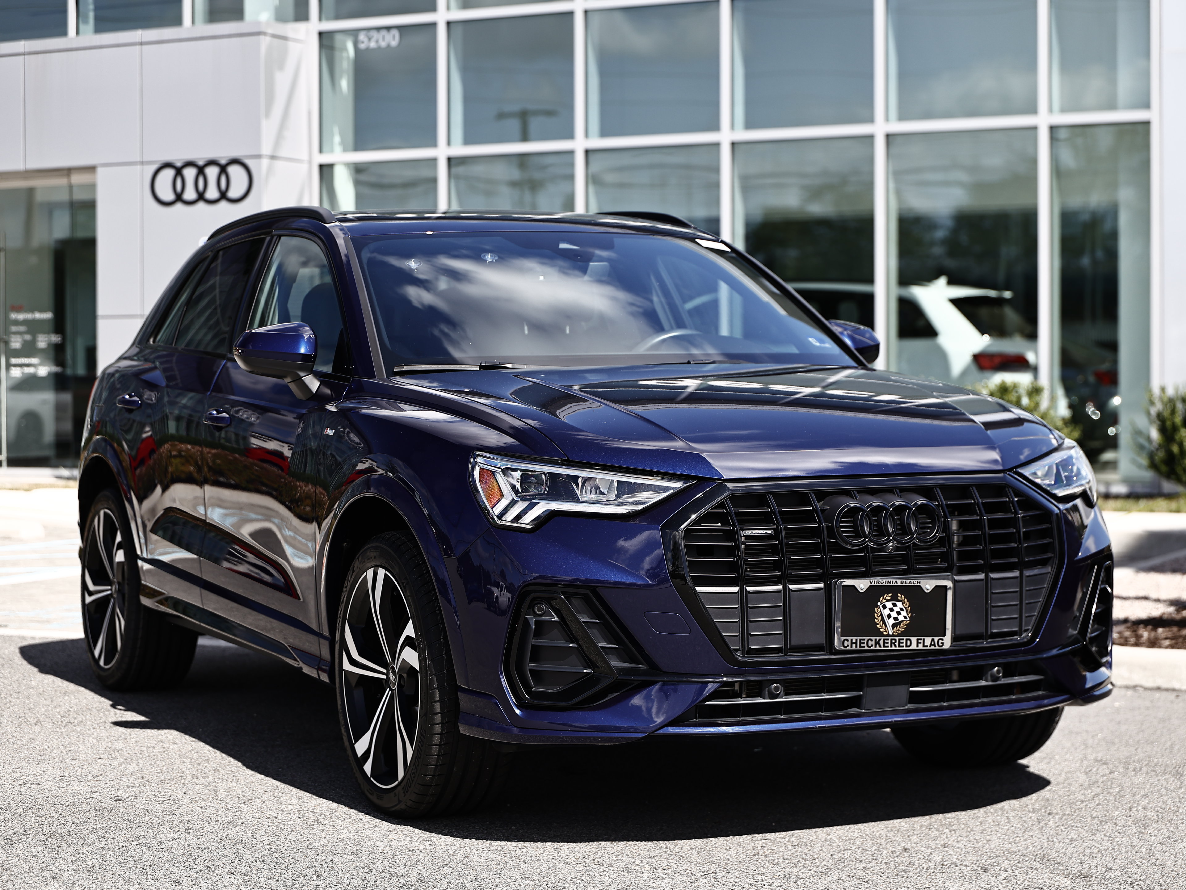Certified 2024 Audi Q3 2.0T Premium Plus AWD/4WD image 2