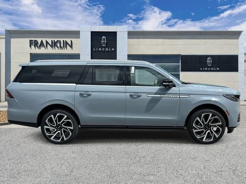 New 2026 Lincoln Navigator L Reserve AWD/4WD image 8