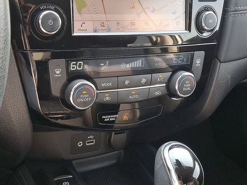 Used 2018 Nissan Rogue SL w/ Premium Package AWD/4WD image 16