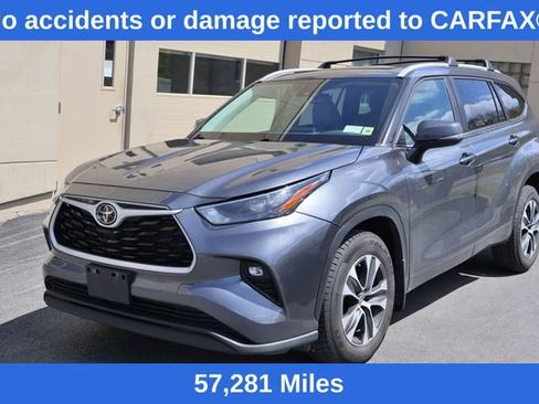 Used 2023 Toyota Highlander XLE AWD/4WD image 3