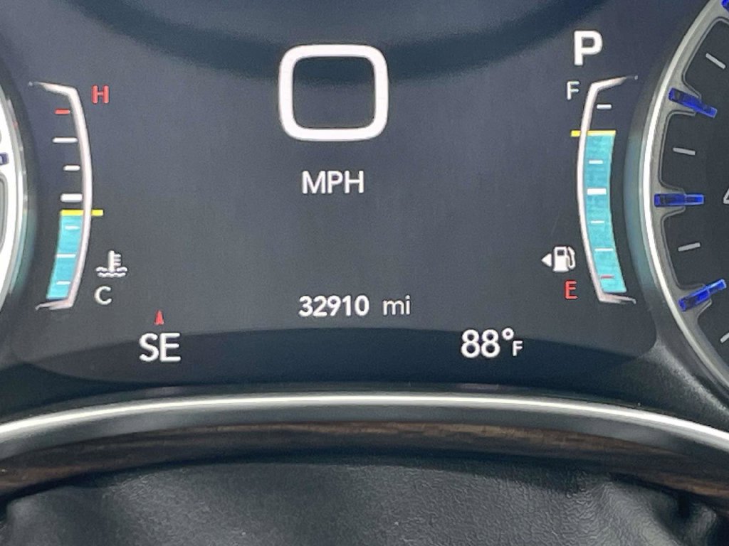Used 2023 Chrysler Pacifica Limited AWD/4WD image 24