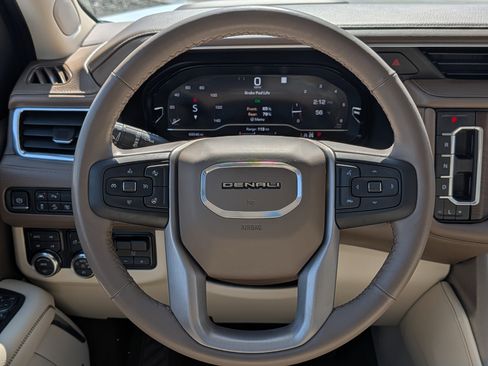 Used 2022 GMC Yukon Denali w/ Denali Premium Package image 20