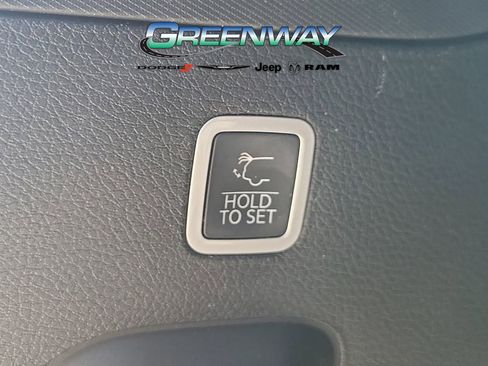 Used 2022 Jeep Wagoneer Series III w/ Flexible Seating Group image 8