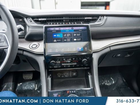 Used 2024 Jeep Grand Cherokee L Limited w/ Luxury Tech Group II AWD/4WD image 8