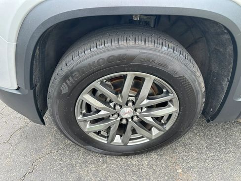Used 2017 GMC Acadia SLT AWD/4WD image 9