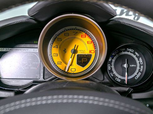 Used 2011 Ferrari California image 10