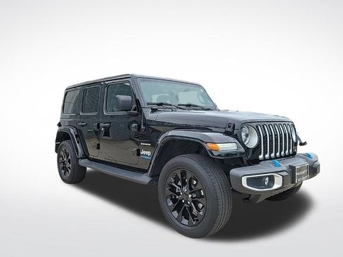 Used 2022 Jeep Wrangler Unlimited Sahara w/ Cold Weather Group AWD/4WD image 8