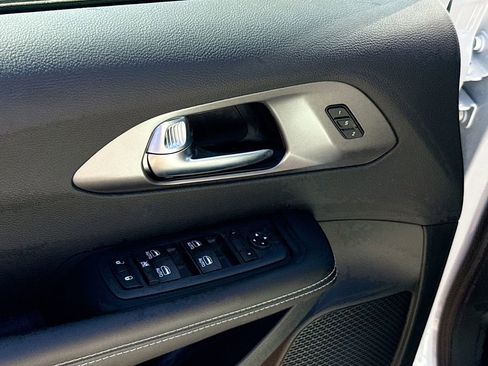 New 2026 Chrysler Pacifica Select image 18