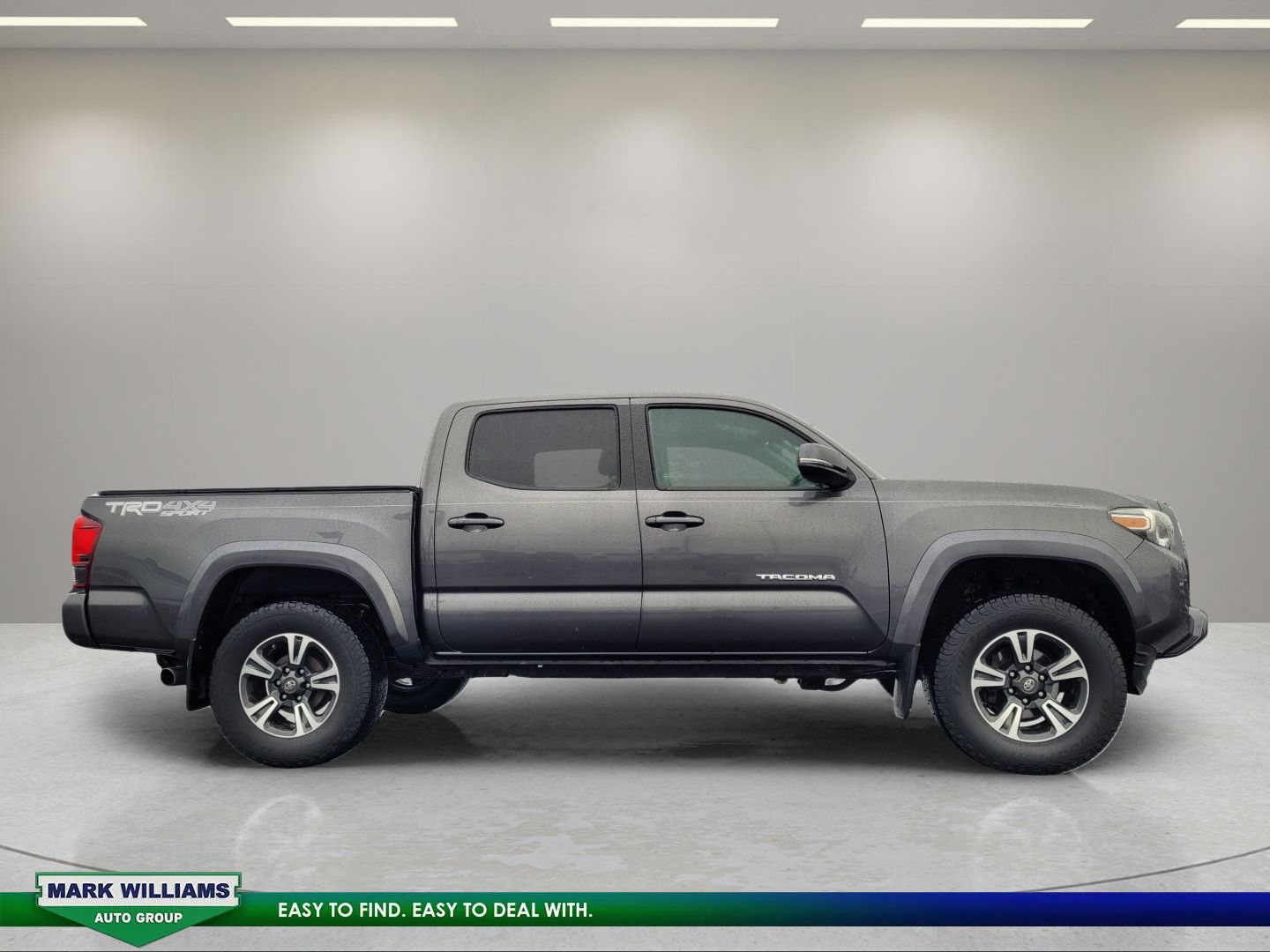 Used 2018 Toyota Tacoma TRD Sport AWD/4WD image 2