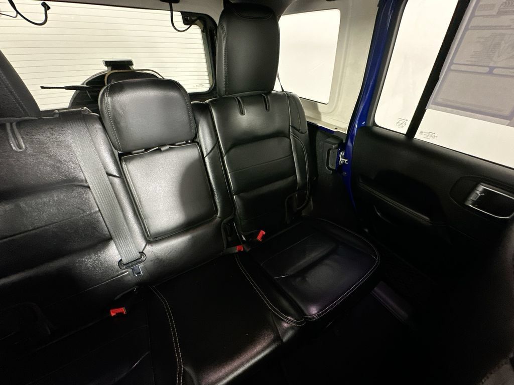 Used 2020 Jeep Wrangler Unlimited Sahara AWD/4WD image 14