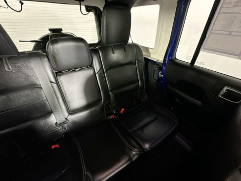 Used 2020 Jeep Wrangler Unlimited Sahara AWD/4WD image 14