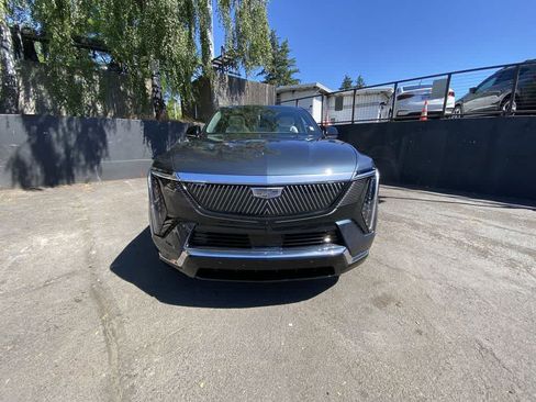 Certified 2025 Cadillac Escalade IQ Luxury 1 w/ Smart Trailering package AWD/4WD image 9