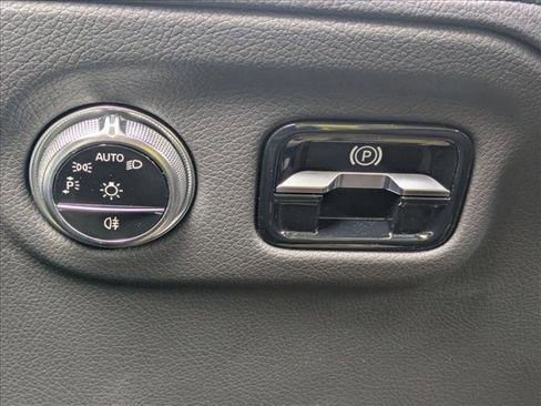 Used 2023 Mercedes-Benz EQS 450+ SUV image 12