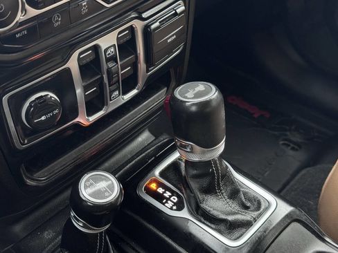 Used 2021 Jeep Wrangler Unlimited Sahara w/ Uconnect 4C Nav & Sound Group image 15