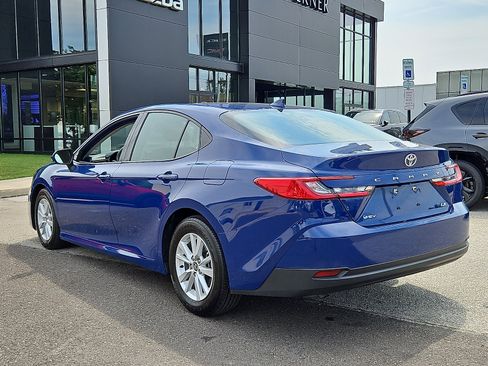 Used 2025 Toyota Camry LE w/ Convenience Package FWD image 4