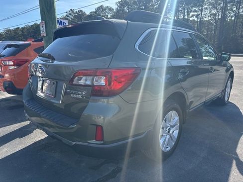 Used 2017 Subaru Outback 2.5i Premium image 5