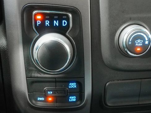 Used 2022 RAM 1500 Classic SLT AWD/4WD image 30