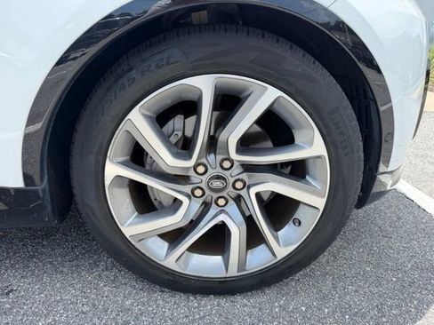 Used 2020 Land Rover Discovery Landmark AWD/4WD image 11