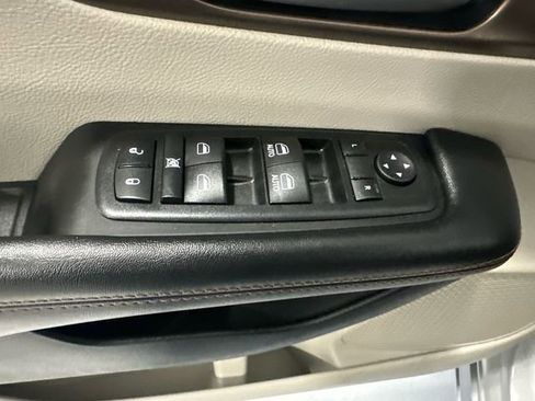 Used 2017 Chrysler Pacifica Touring-L image 26