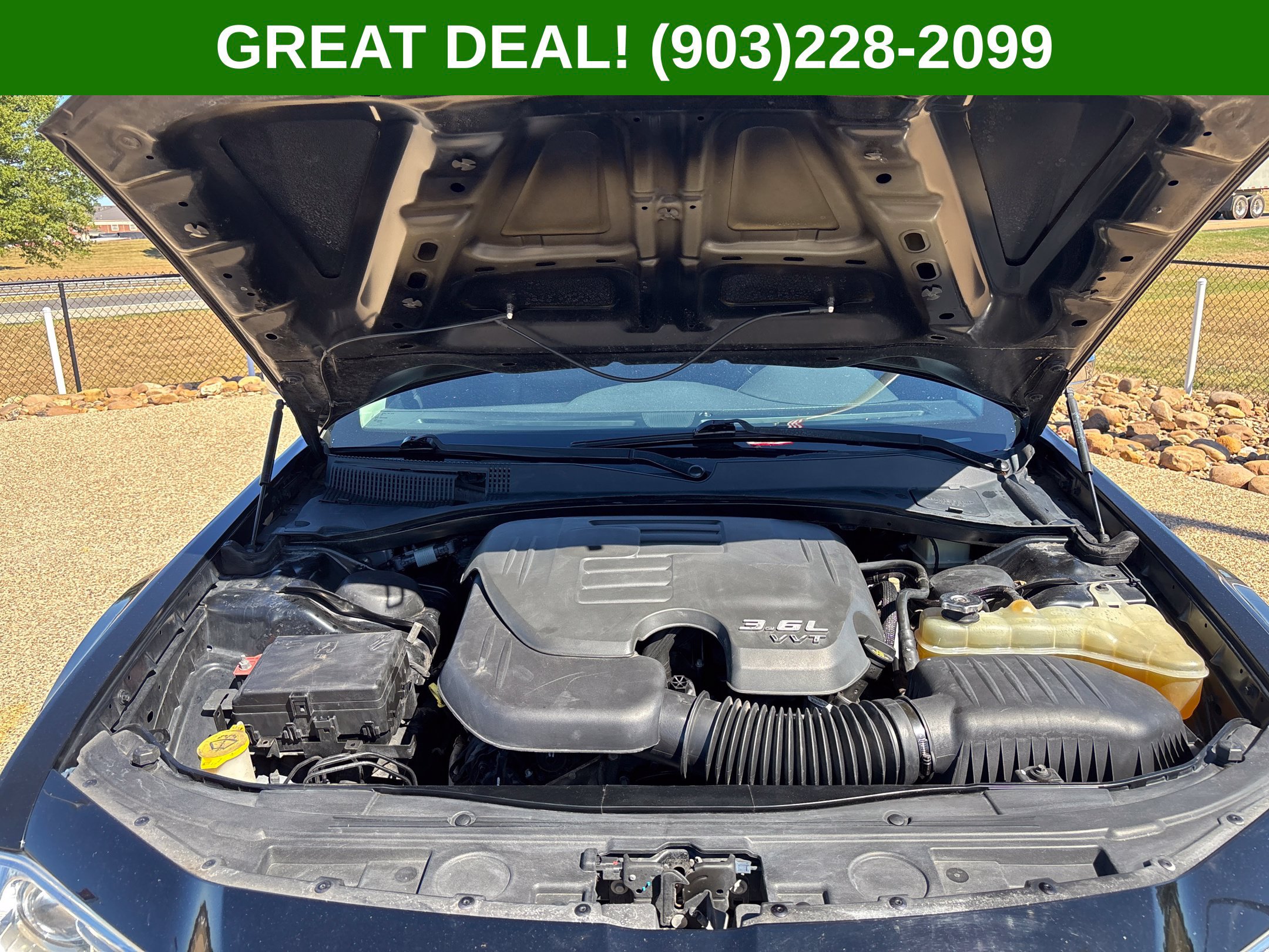 Used 2016 Chrysler 300 C RWD image 18