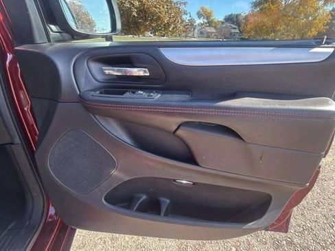 Used 2018 Dodge Grand Caravan GT image 18