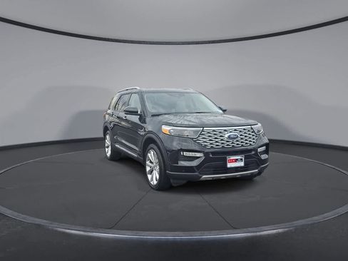Certified 2022 Ford Explorer Platinum w/ Technology Package image 2