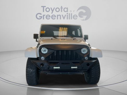 Used 2017 Jeep Wrangler Unlimited Rubicon w/ Connectivity Group AWD/4WD image 9