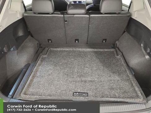 Used 2024 Volkswagen Tiguan SE image 19