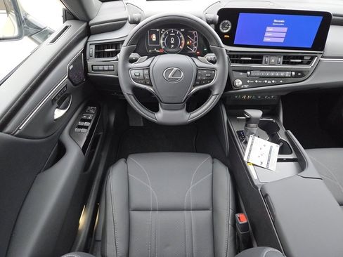 New 2025 Lexus ES 350 Ultra Luxury image 4