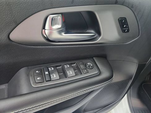 New 2027 Chrysler Pacifica Select AWD/4WD image 20