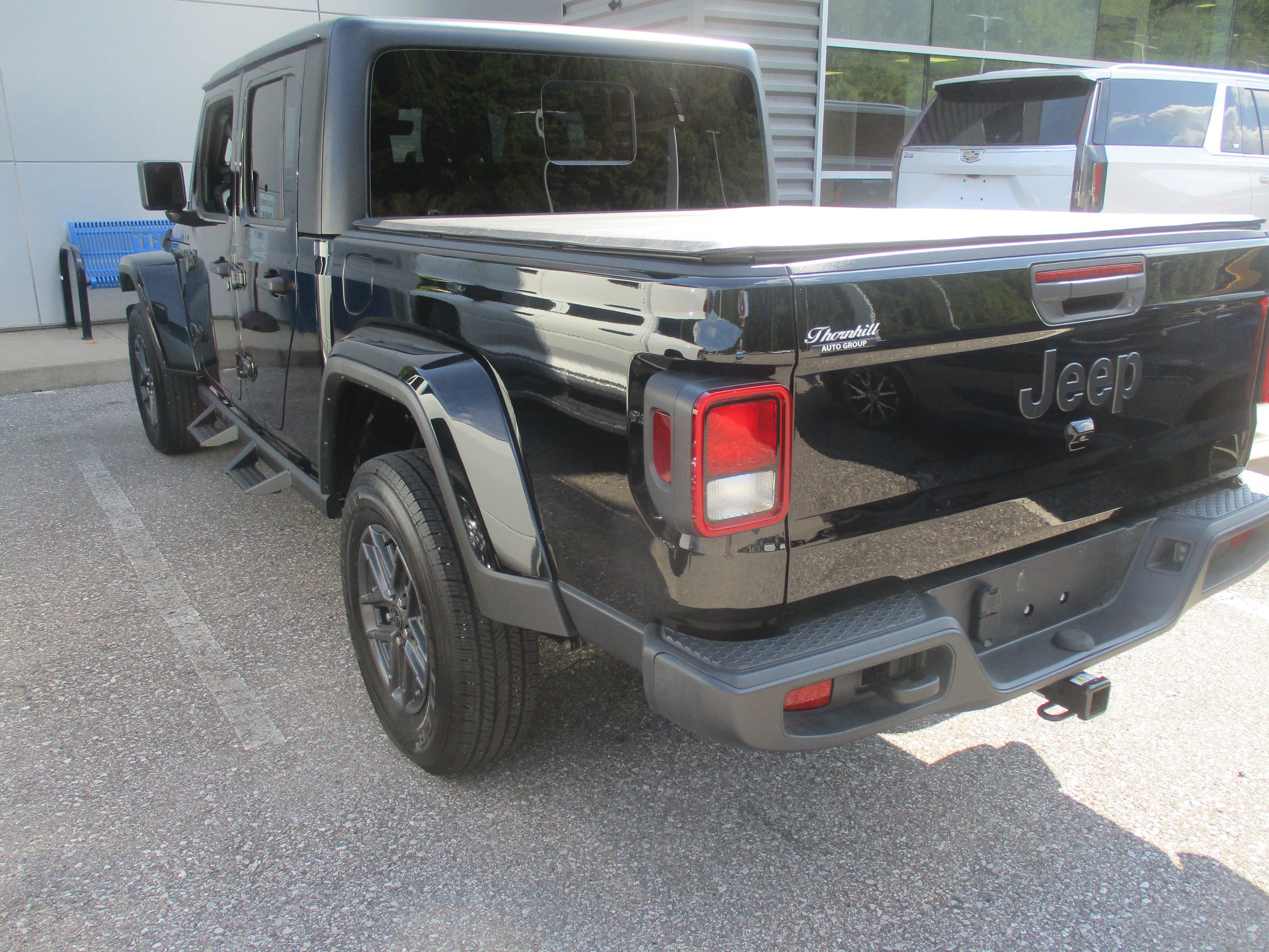 Used 2025 Jeep Gladiator Sport AWD/4WD image 6