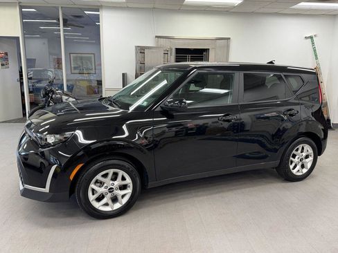 Used 2025 Kia Soul LX w/ LX Technology Package image 2