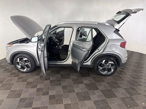 Used 2025 Hyundai Venue SEL FWD image 11