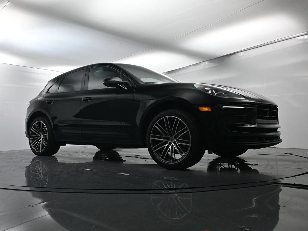 Certified 2025 Porsche Macan AWD/4WD image 53