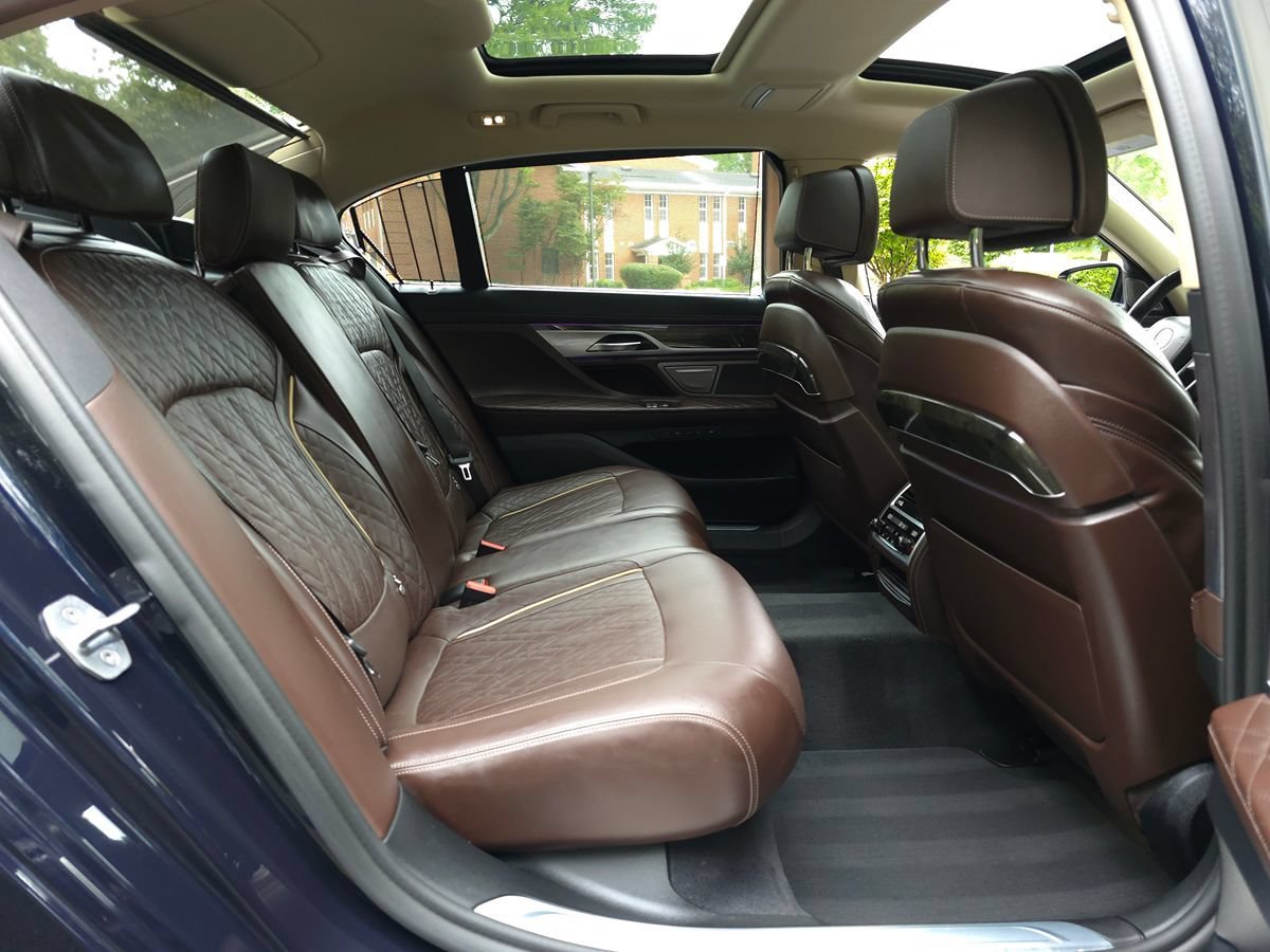 Used 2020 BMW 750i xDrive w/ Executive Package AWD/4WD image 29
