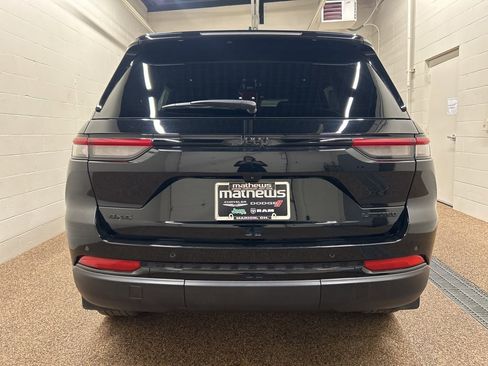 Used 2024 Jeep Grand Cherokee Limited w/ Black Appearance Package image 3