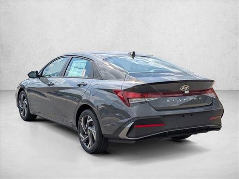 Used 2025 Hyundai Elantra Sport image 9
