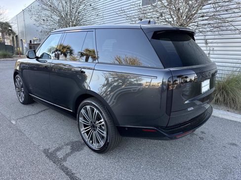 New 2026 Land Rover Range Rover SE image 3