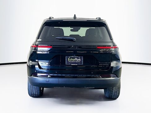 Used 2023 Jeep Grand Cherokee Limited w/ Black Appearance Package image 7