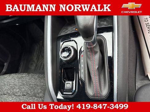 Used 2024 Chevrolet Colorado Z71 w/ Z71 Convenience Package 2 AWD/4WD image 25