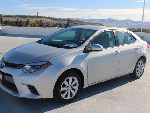Used 2015 Toyota Corolla LE FWD image 4