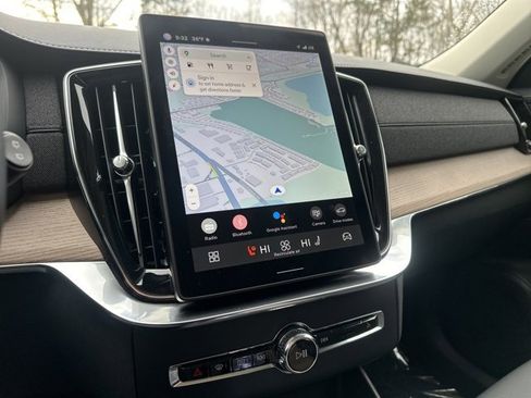 Certified 2025 Volvo XC90 B5 Plus image 24