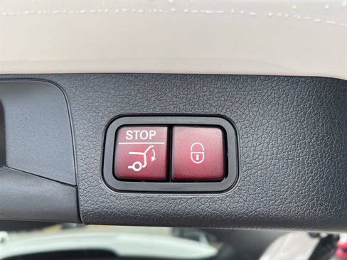 Certified 2025 Mercedes-Benz GLB 250 image 14