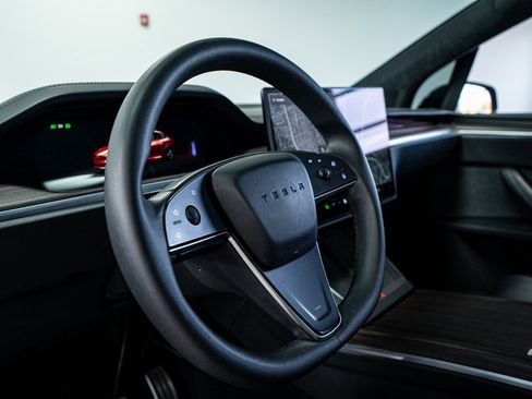 Used 2024 Tesla Model X image 37